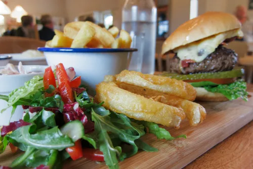 Blog Lebensmittel an Markt-, Messe- und Verpflegungsständen verkaufen – das gilt es zu beachten